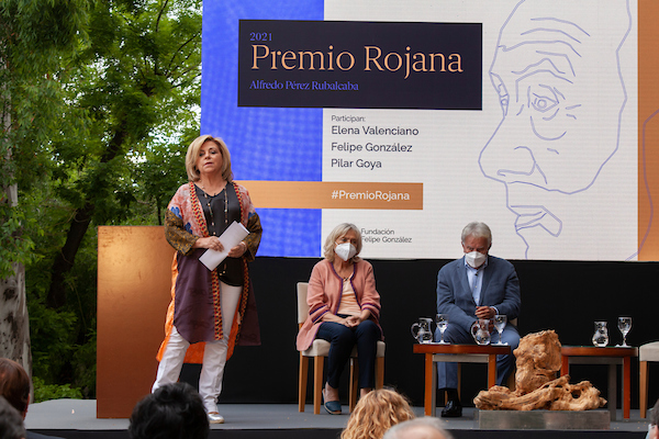 Peridis recibe el I Premio Rojana Alfredo Pérez Rubalcaba